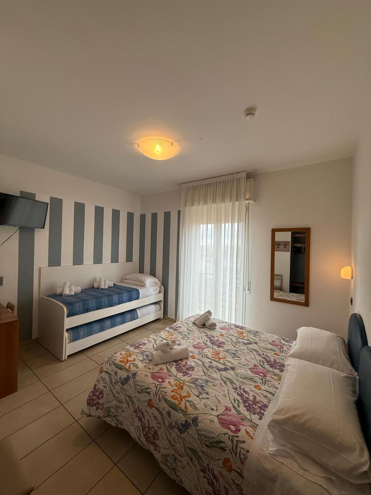 Hotel Berenice Rimini Eksteriør bilde