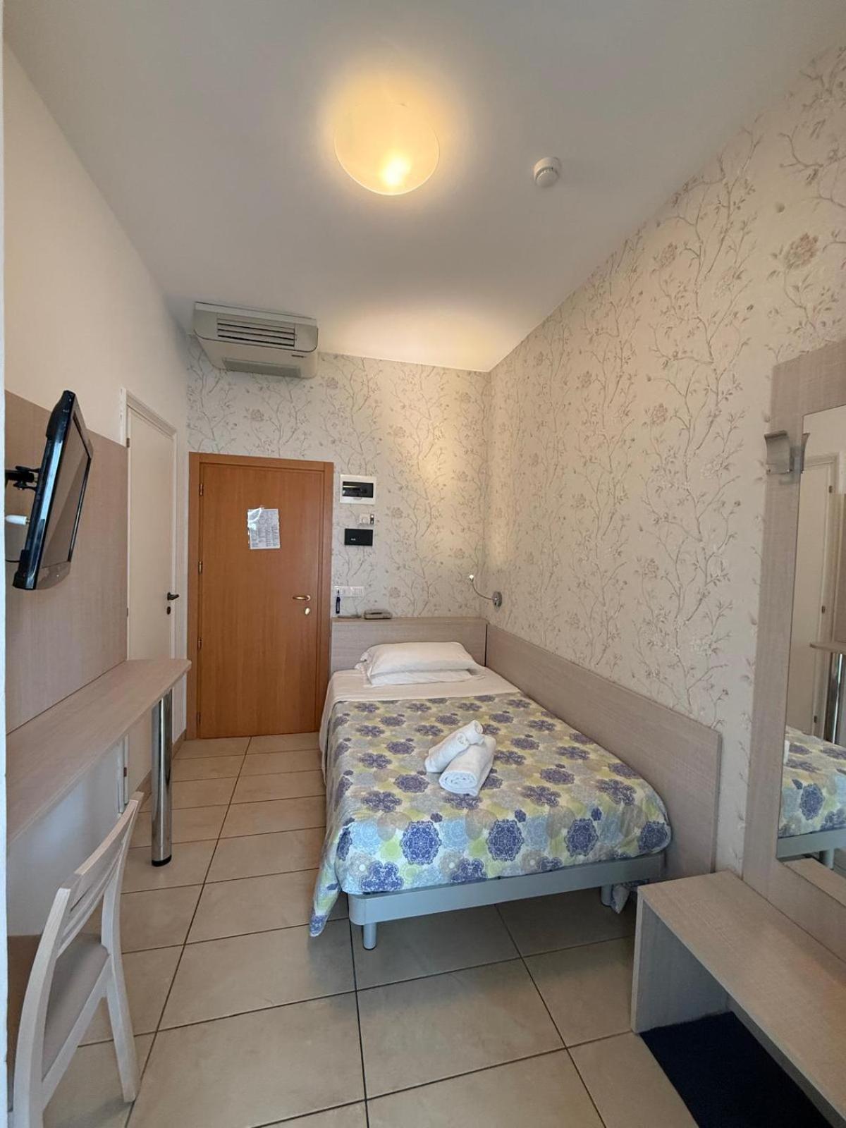 Hotel Berenice Rimini Eksteriør bilde